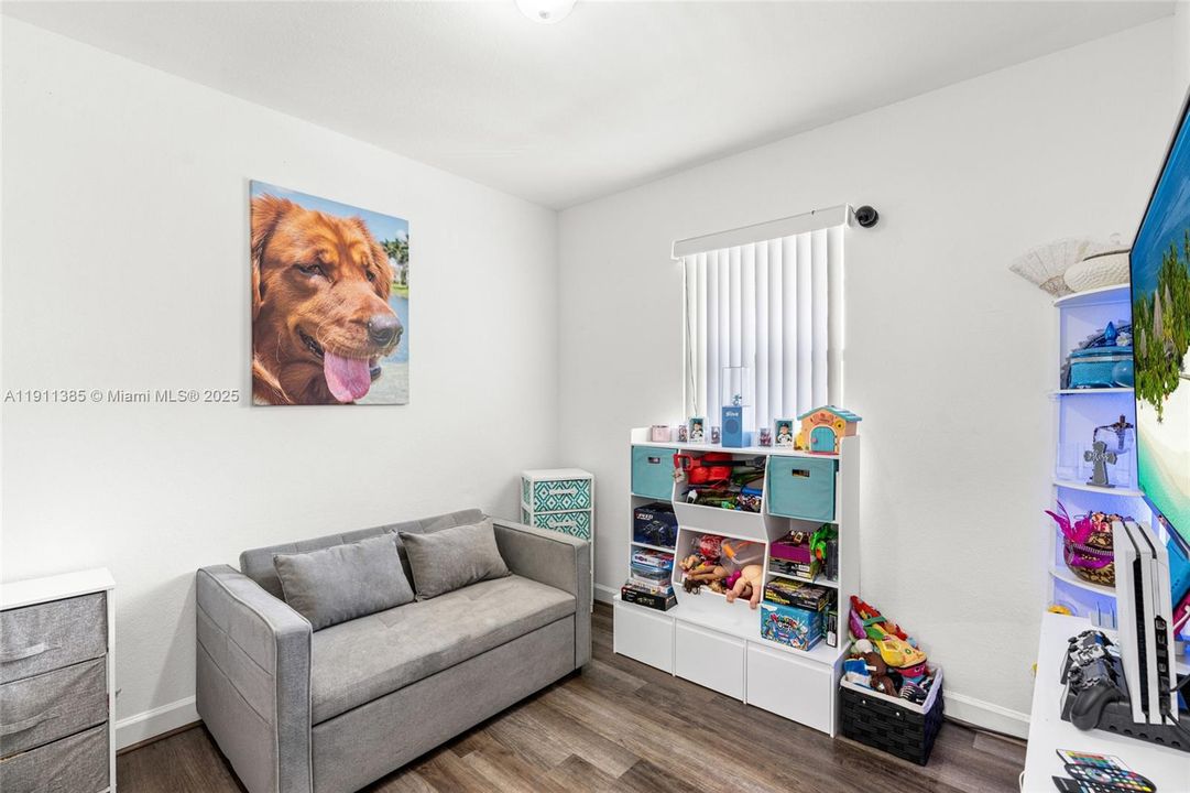 待售: $285,000 (3 贝兹, 2 浴室, 1151 平方英尺)