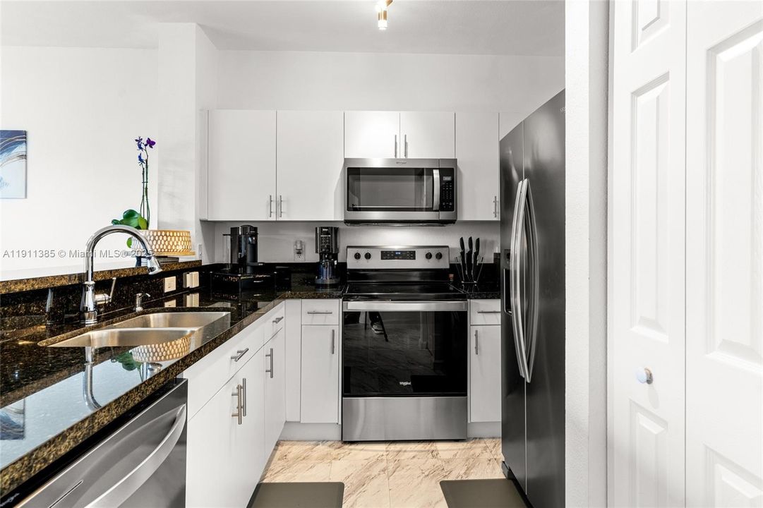 待售: $285,000 (3 贝兹, 2 浴室, 1151 平方英尺)