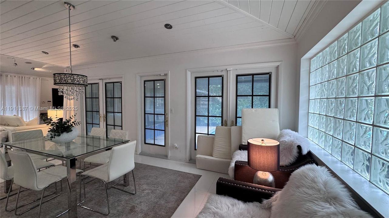 For Rent: $6,500 (4 beds, 2 baths, 2002 Square Feet)