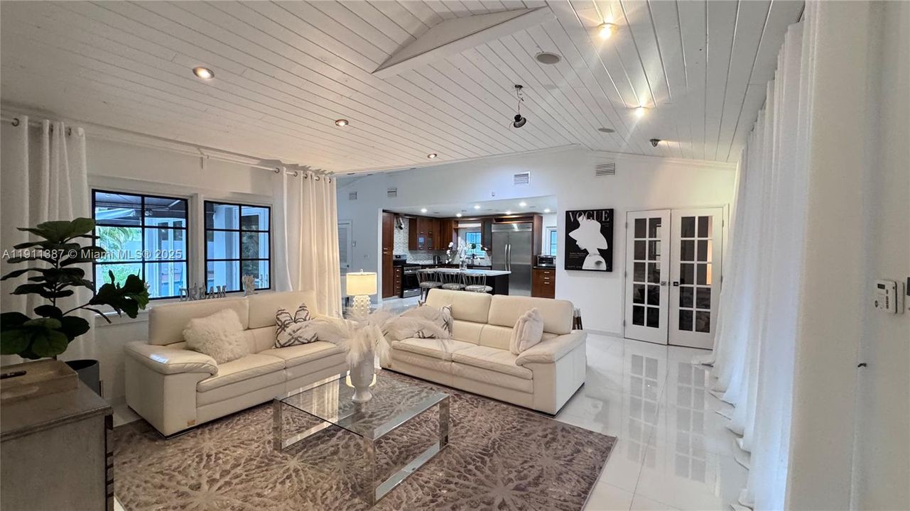 For Rent: $6,500 (4 beds, 2 baths, 2002 Square Feet)