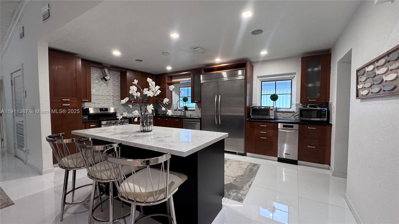 For Rent: $6,500 (4 beds, 2 baths, 2002 Square Feet)