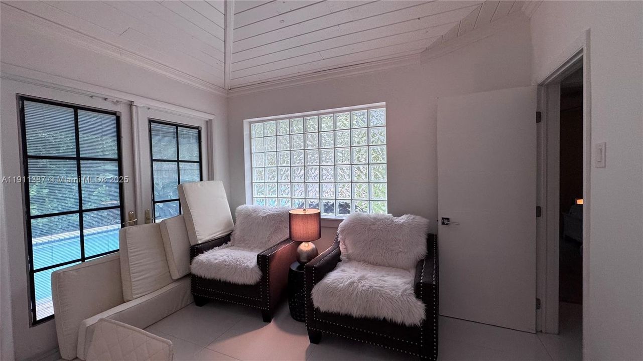 For Rent: $6,500 (4 beds, 2 baths, 2002 Square Feet)