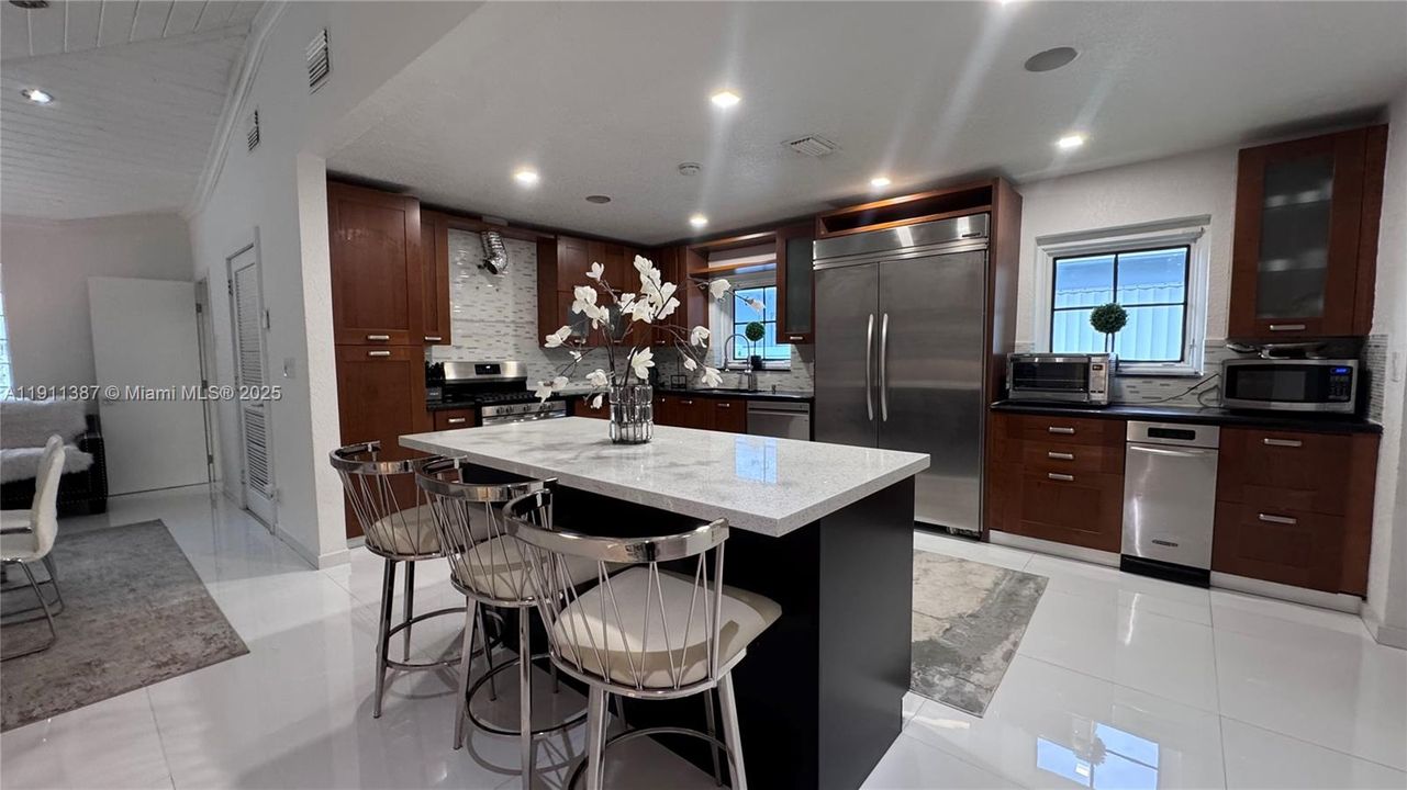 For Rent: $6,500 (4 beds, 2 baths, 2002 Square Feet)