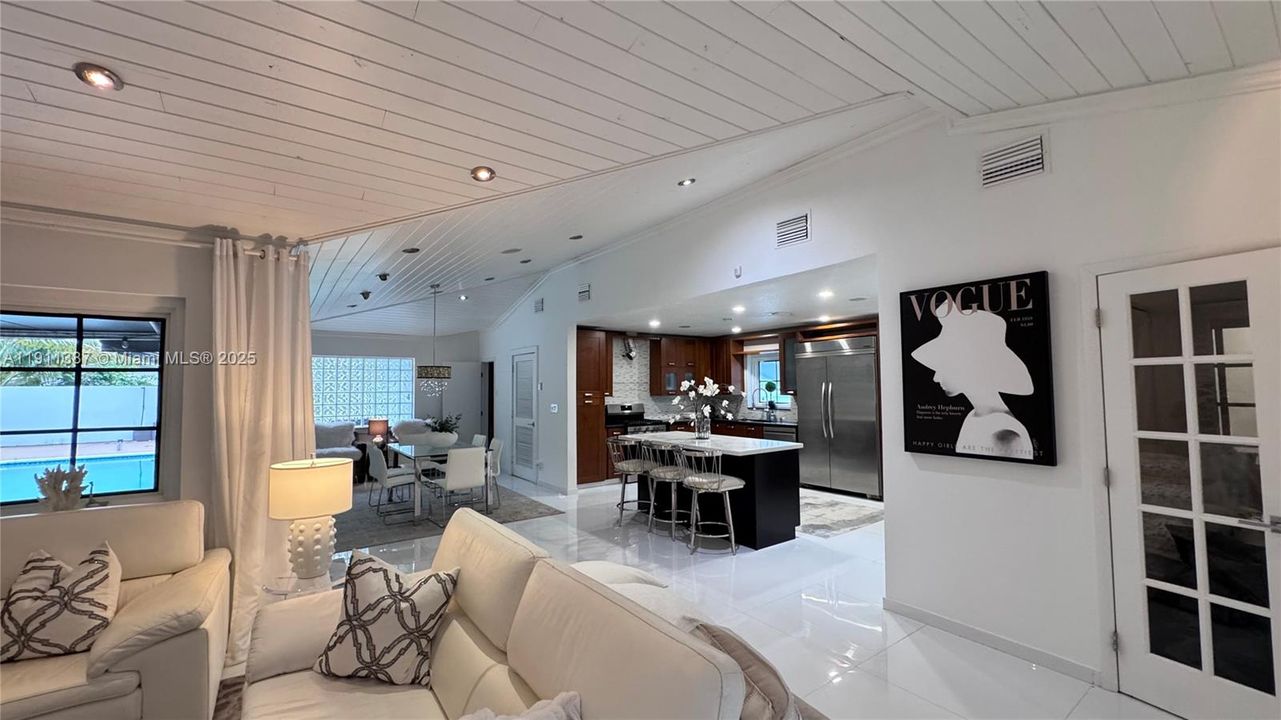 For Rent: $6,500 (4 beds, 2 baths, 2002 Square Feet)