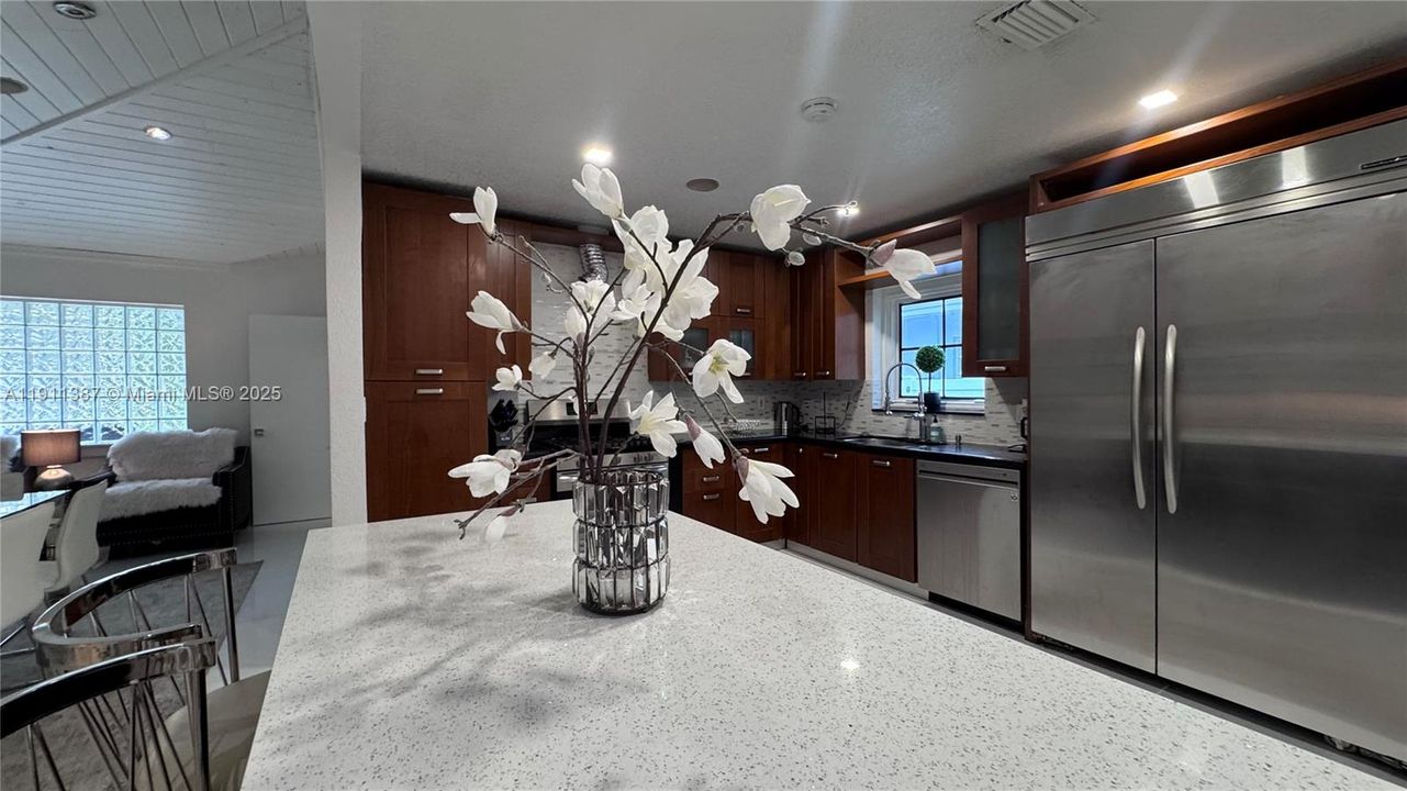 For Rent: $6,500 (4 beds, 2 baths, 2002 Square Feet)