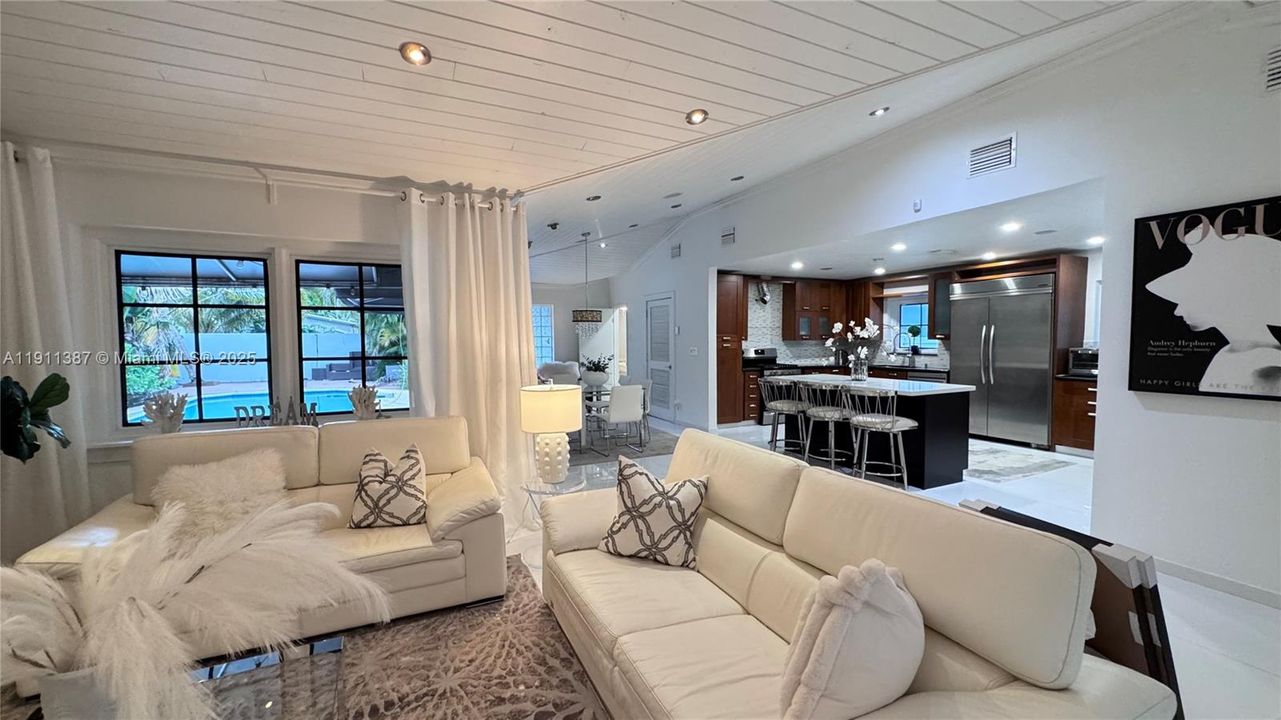 For Rent: $6,500 (4 beds, 2 baths, 2002 Square Feet)