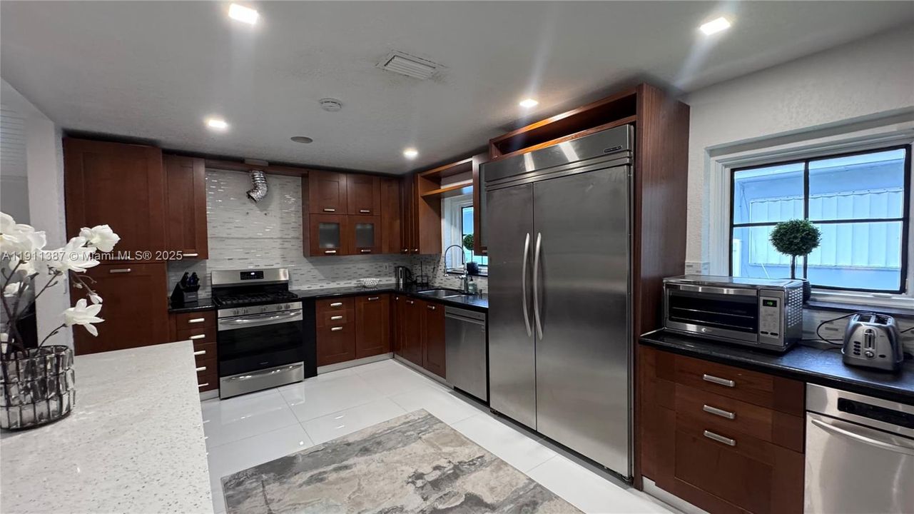 For Rent: $6,500 (4 beds, 2 baths, 2002 Square Feet)