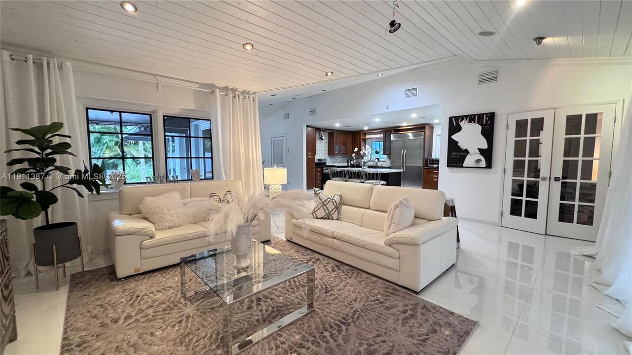 For Rent: $6,500 (4 beds, 2 baths, 2002 Square Feet)