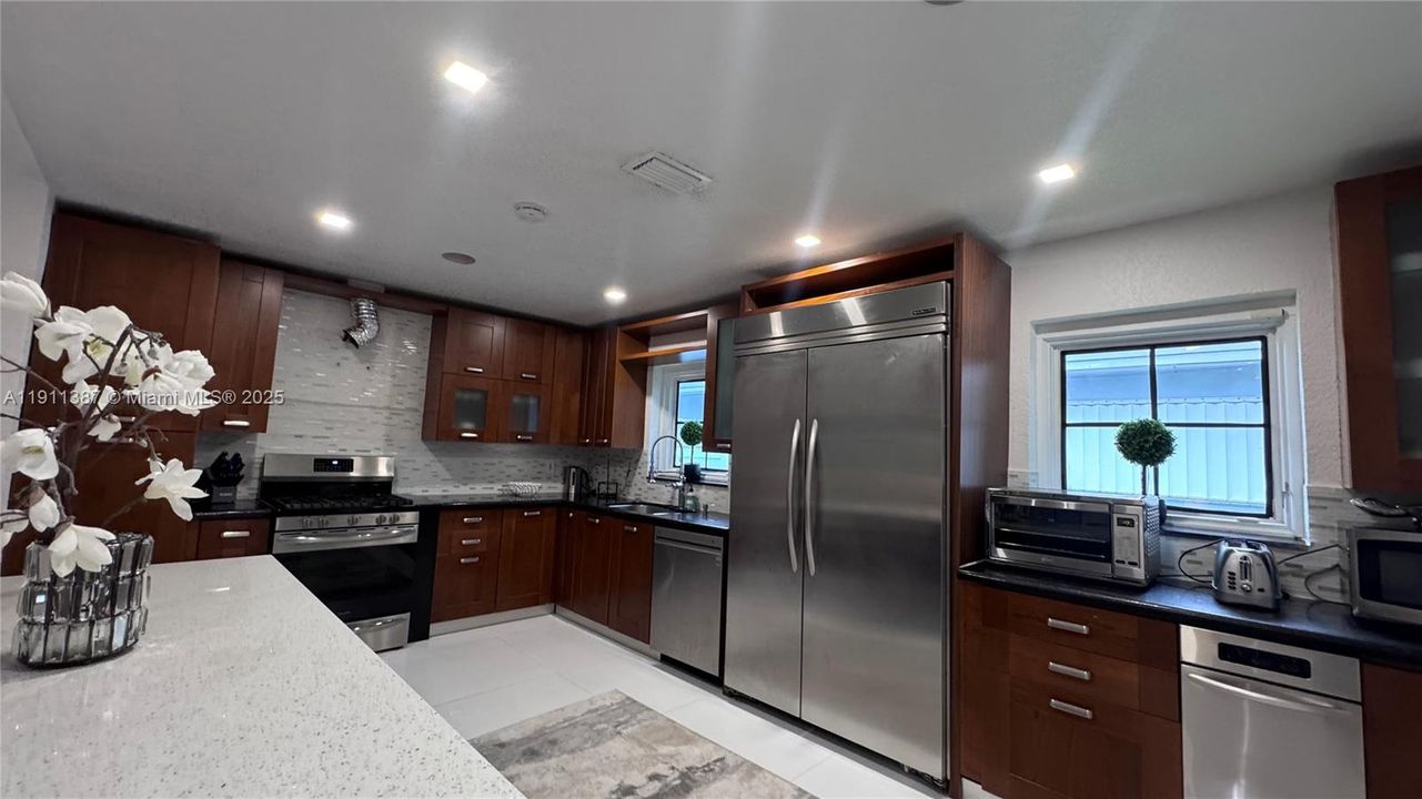 For Rent: $6,500 (4 beds, 2 baths, 2002 Square Feet)