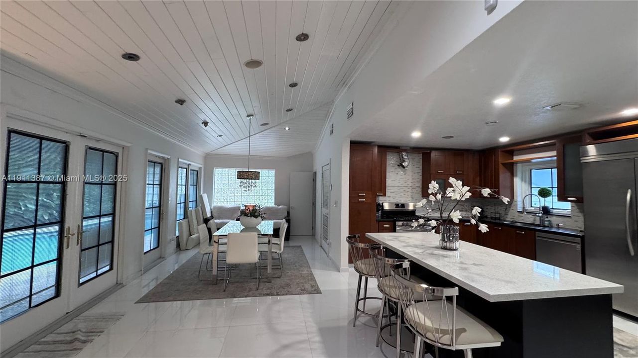 For Rent: $6,500 (4 beds, 2 baths, 2002 Square Feet)