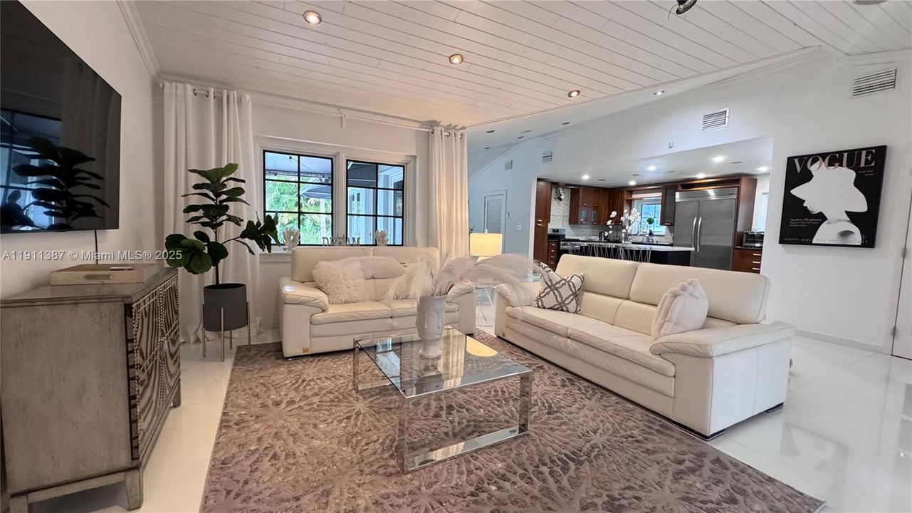 For Rent: $6,500 (4 beds, 2 baths, 2002 Square Feet)