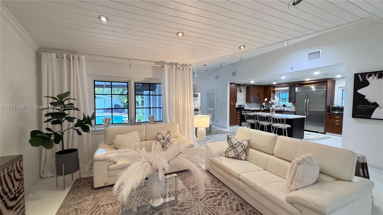 For Rent: $6,500 (4 beds, 2 baths, 2002 Square Feet)