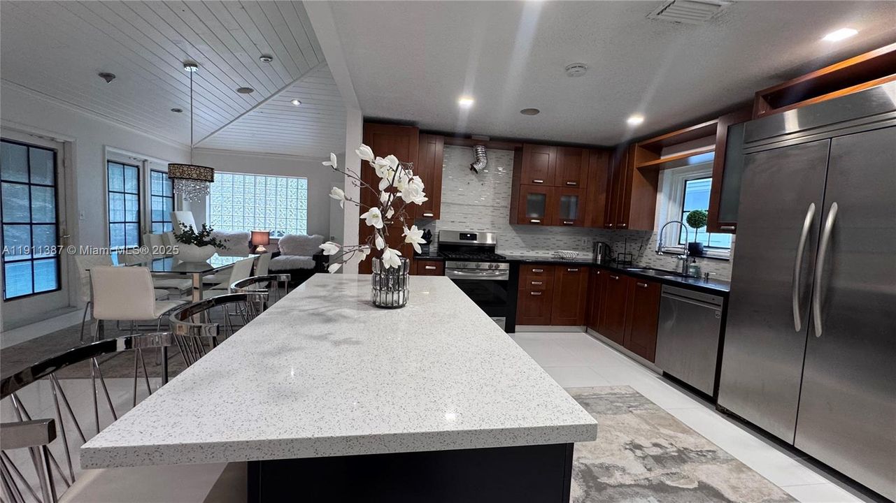 For Rent: $6,500 (4 beds, 2 baths, 2002 Square Feet)