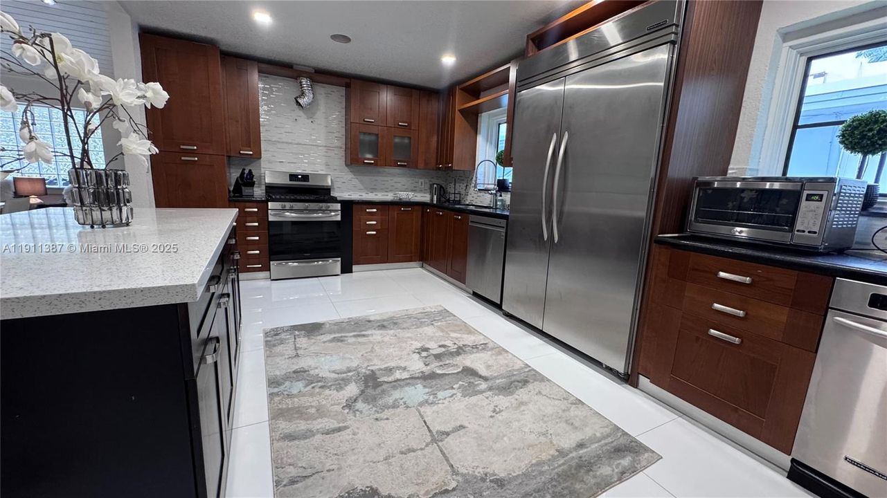 For Rent: $6,500 (4 beds, 2 baths, 2002 Square Feet)