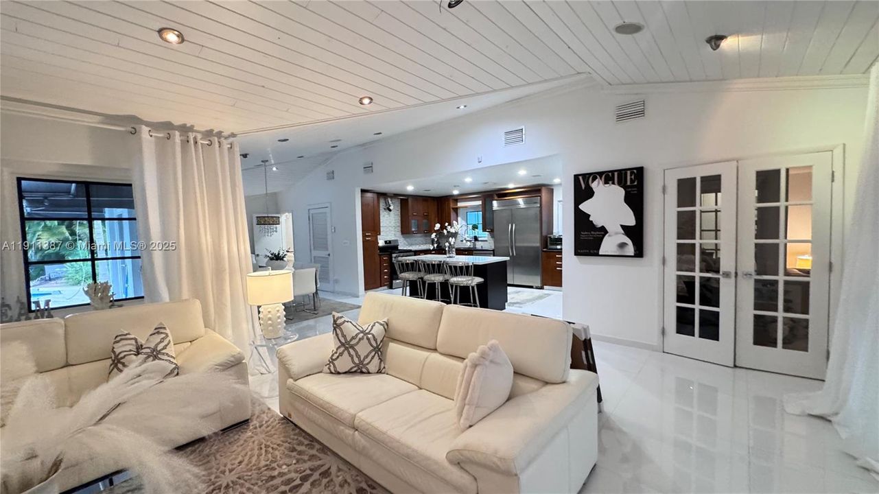 For Rent: $6,500 (4 beds, 2 baths, 2002 Square Feet)