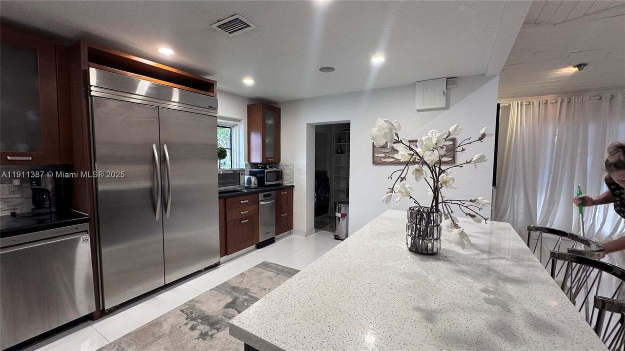 For Rent: $6,500 (4 beds, 2 baths, 2002 Square Feet)