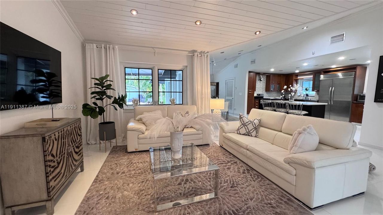 For Rent: $6,500 (4 beds, 2 baths, 2002 Square Feet)