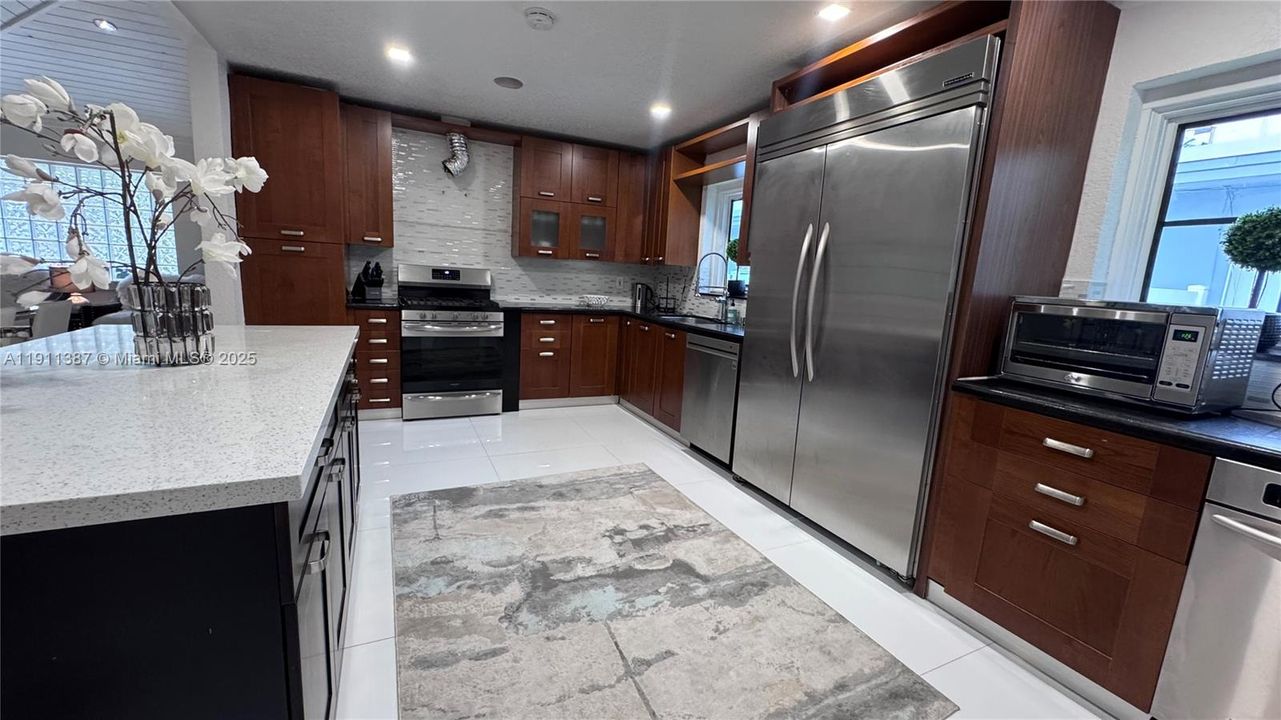 For Rent: $6,500 (4 beds, 2 baths, 2002 Square Feet)