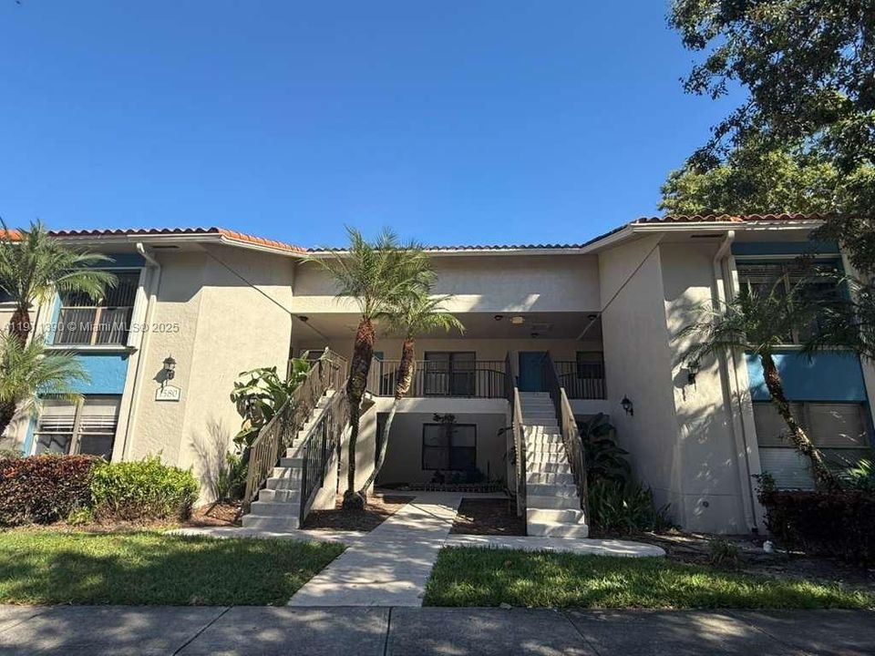 En Renta: $1,800 (2 camas, 2 baños, 904 Pies cuadrados)