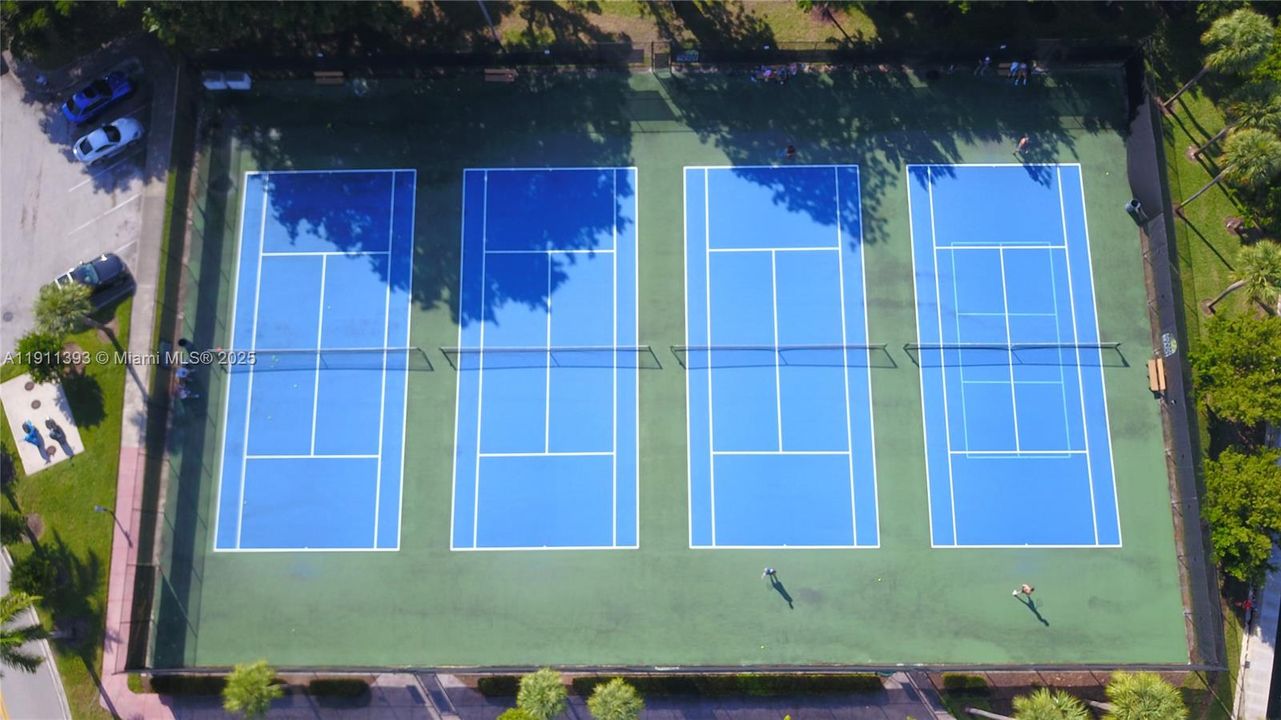 For Sale: $6,350,000 (6 beds, 6 baths, 6500 Square Feet)