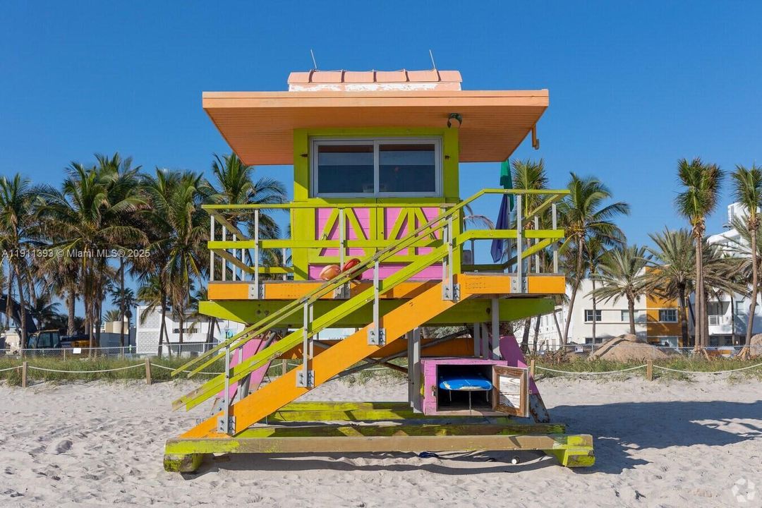 For Sale: $6,350,000 (6 beds, 6 baths, 6500 Square Feet)