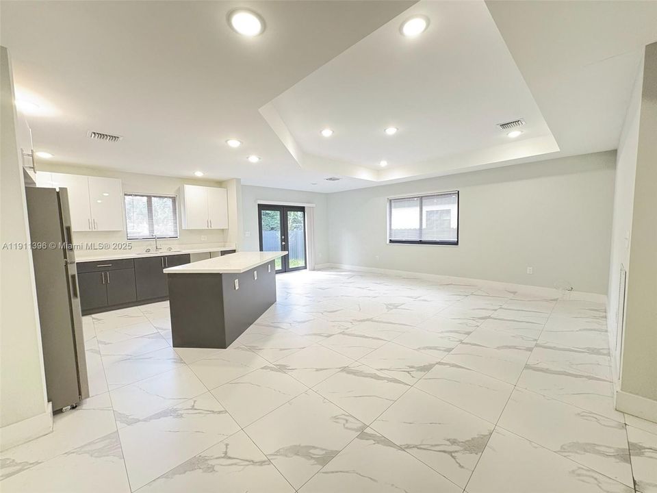 Active With Contract: $3,000 (3 beds, 2 baths, 1492 Square Feet)