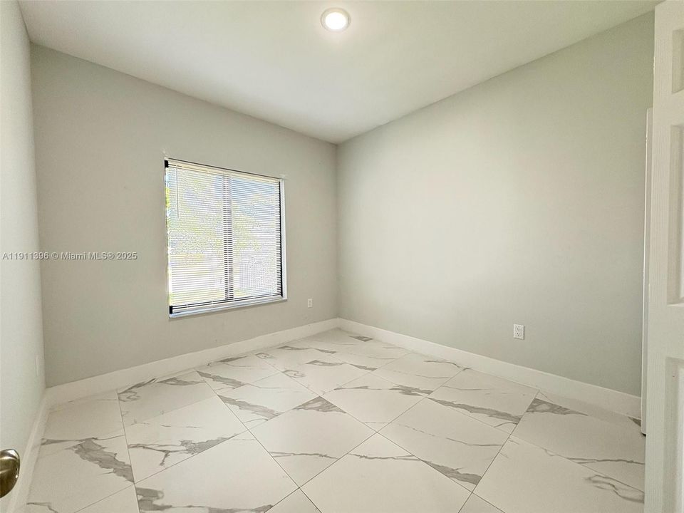 Active With Contract: $3,000 (3 beds, 2 baths, 1492 Square Feet)
