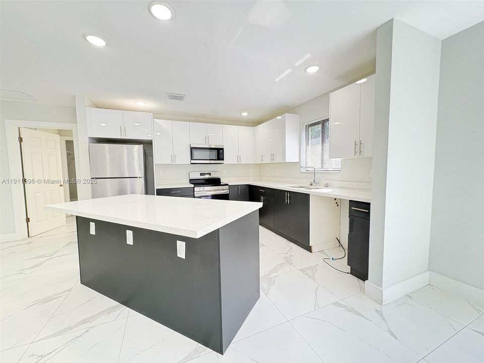 Active With Contract: $3,000 (3 beds, 2 baths, 1492 Square Feet)