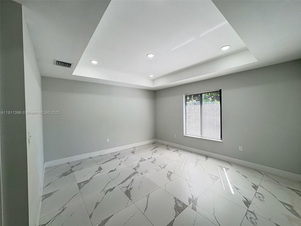 Active With Contract: $3,000 (3 beds, 2 baths, 1492 Square Feet)