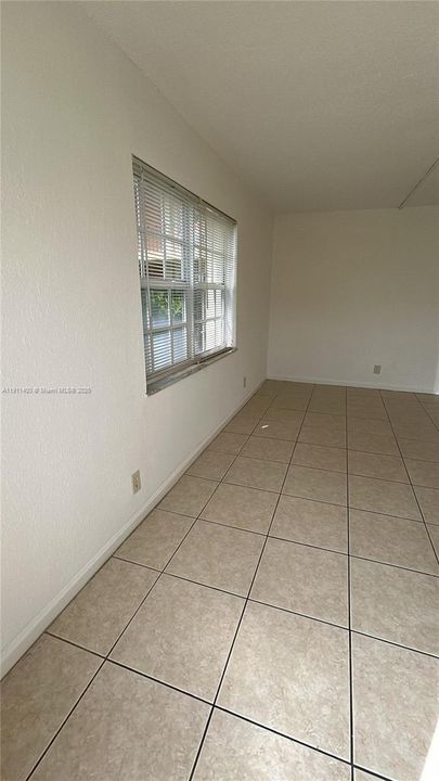 Active With Contract: $1,525 (1 beds, 1 baths, 600 Square Feet)