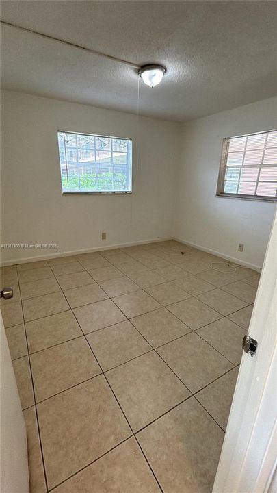 Active With Contract: $1,525 (1 beds, 1 baths, 600 Square Feet)