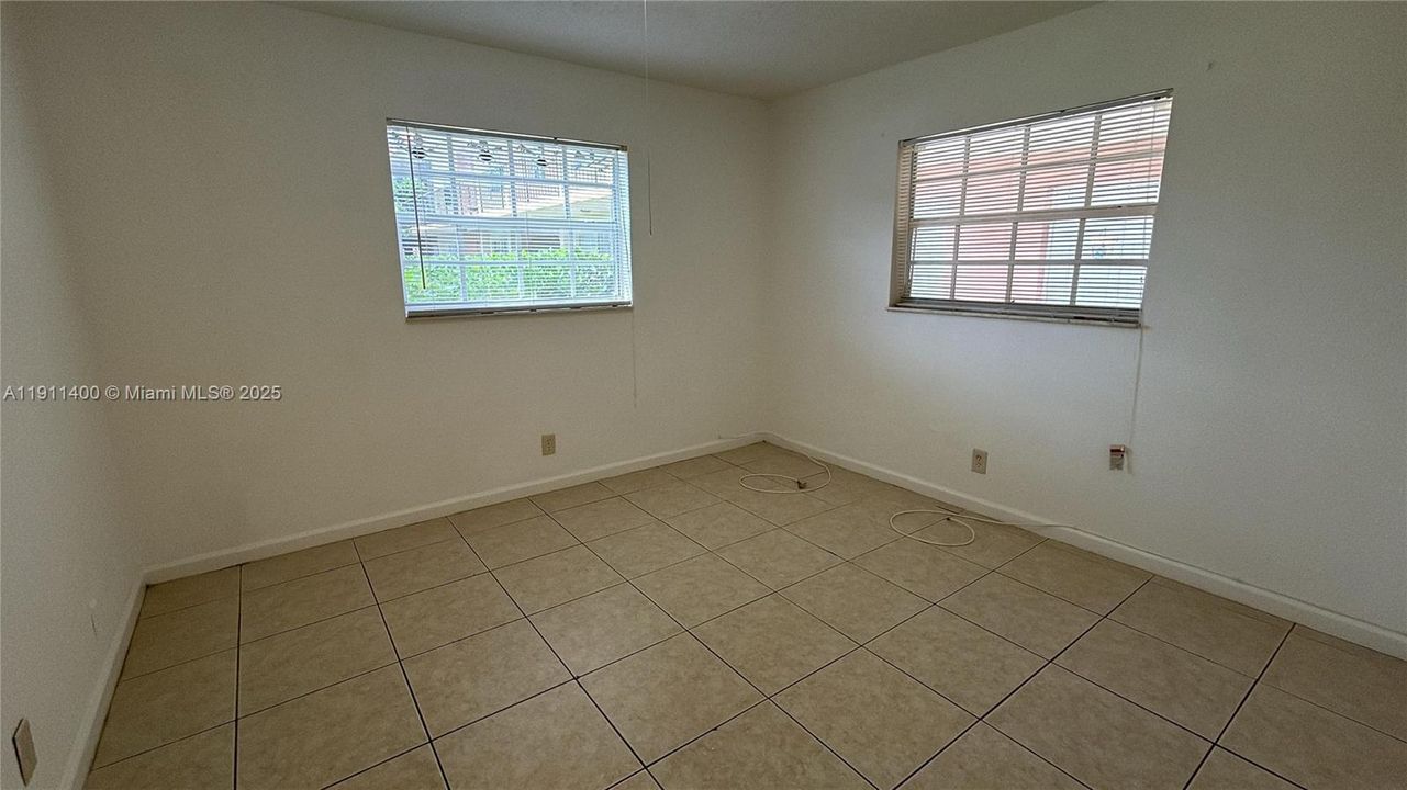 Active With Contract: $1,525 (1 beds, 1 baths, 600 Square Feet)