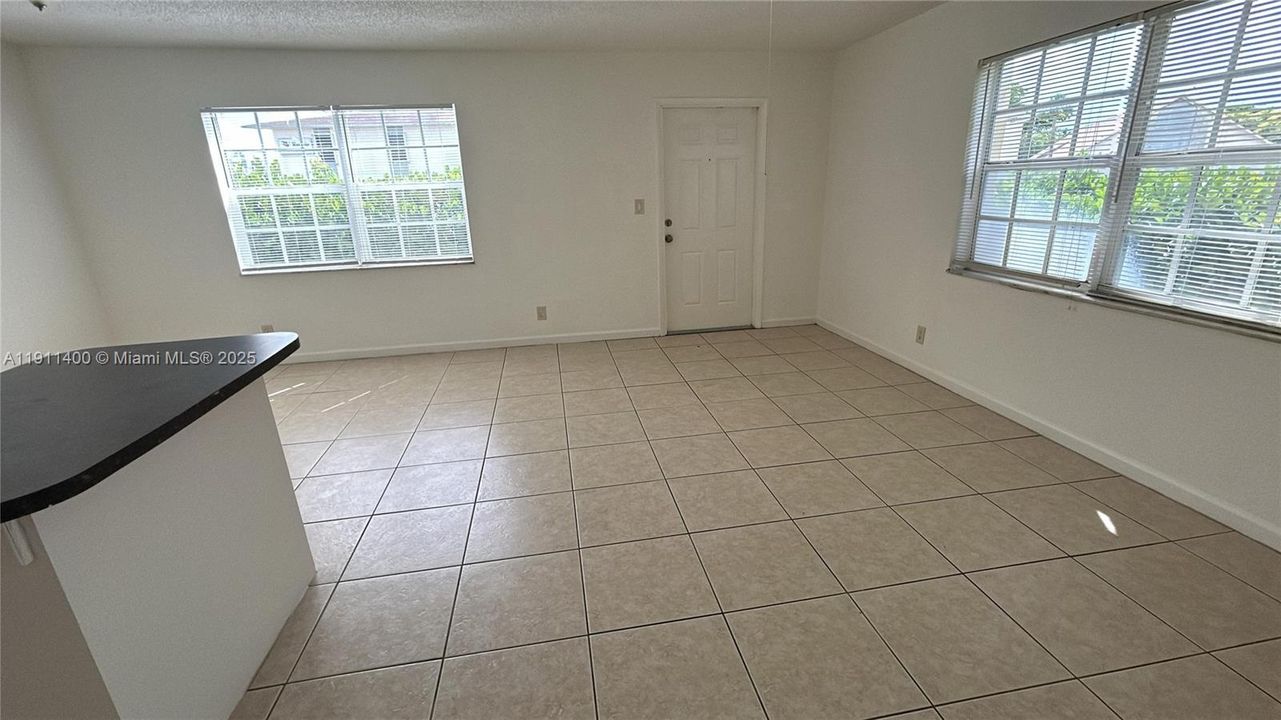 Active With Contract: $1,525 (1 beds, 1 baths, 600 Square Feet)