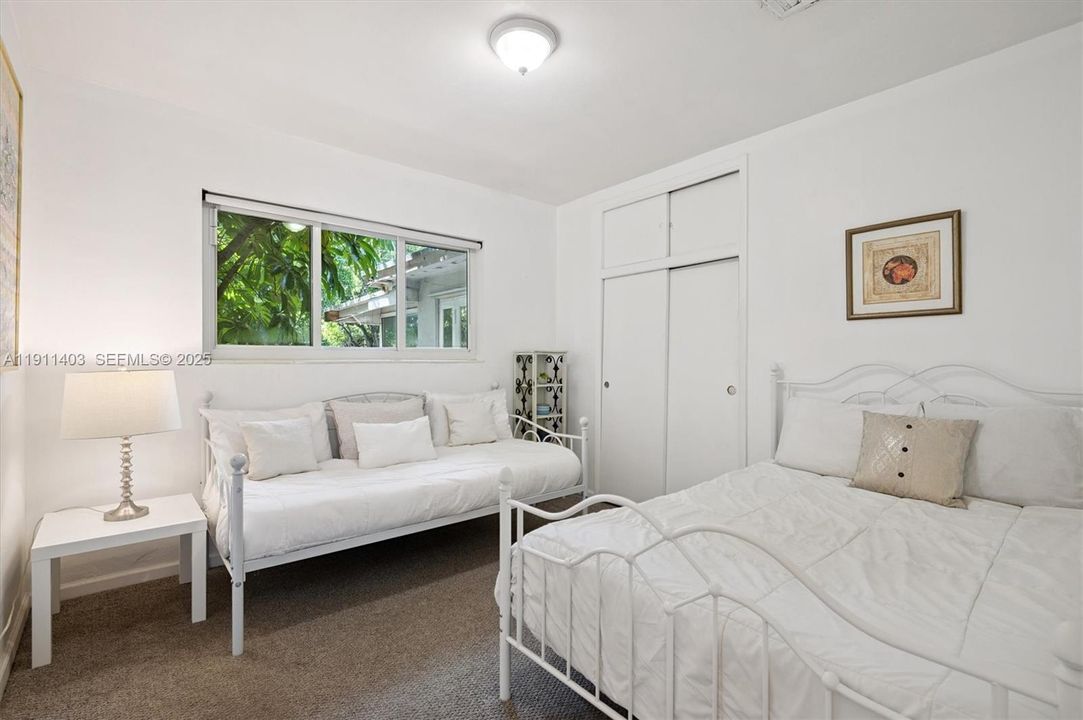 En Venta: $1,395,000 (5 camas, 3 baños, 2266 Pies cuadrados)