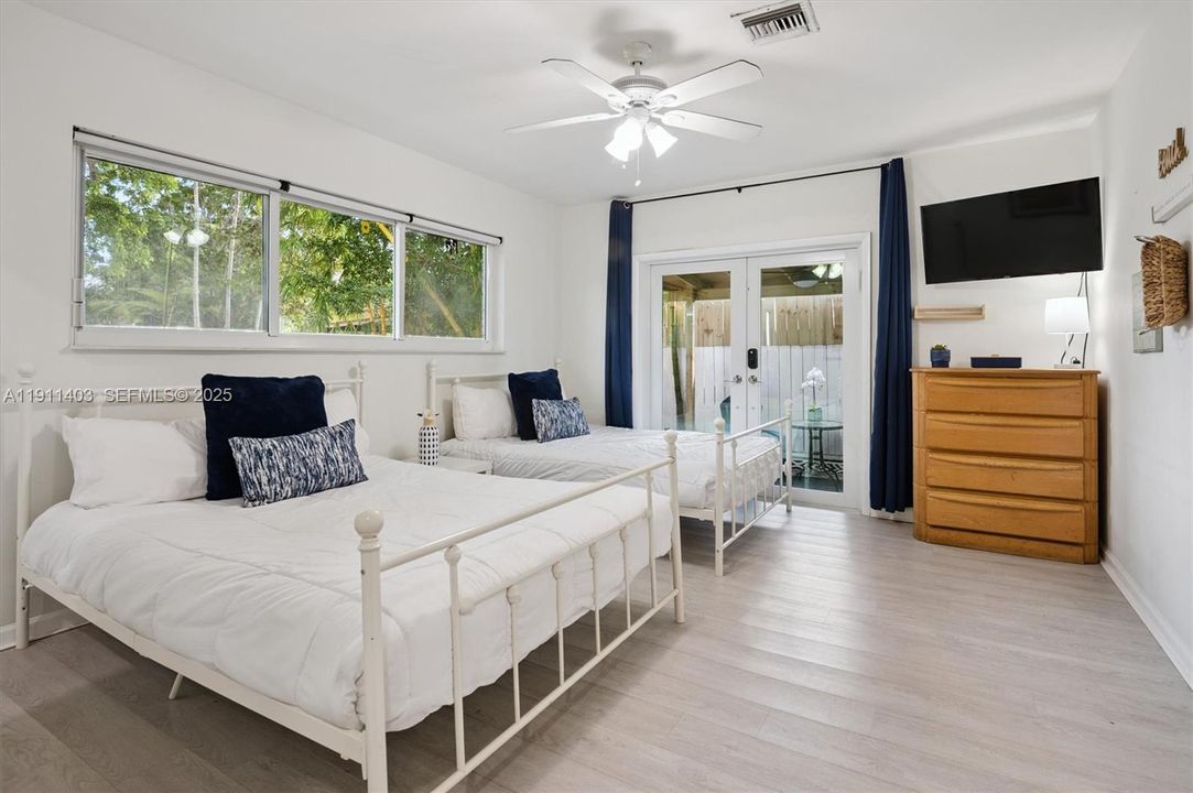 En Venta: $1,395,000 (5 camas, 3 baños, 2266 Pies cuadrados)