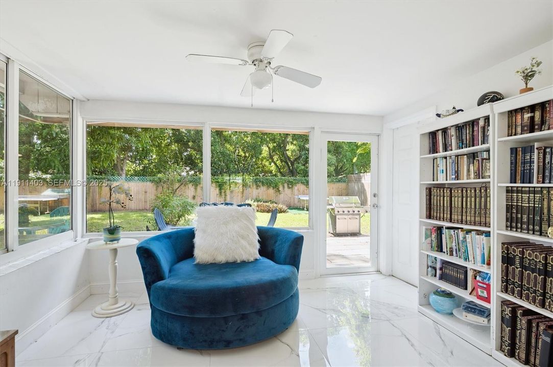 En Venta: $1,395,000 (5 camas, 3 baños, 2266 Pies cuadrados)