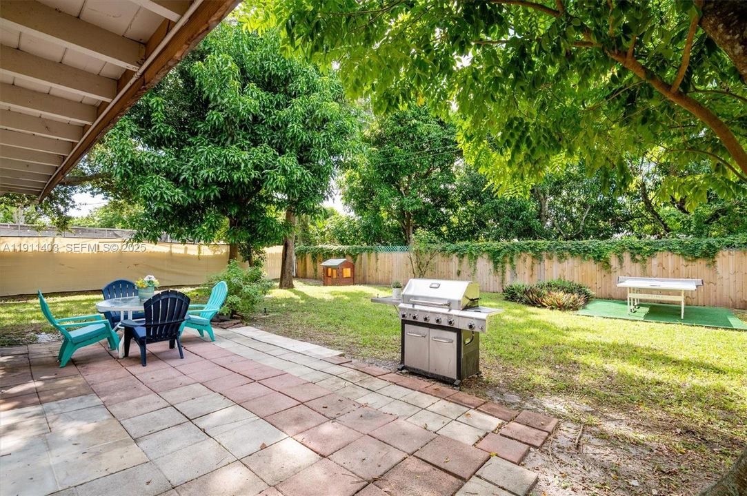 En Venta: $1,395,000 (5 camas, 3 baños, 2266 Pies cuadrados)