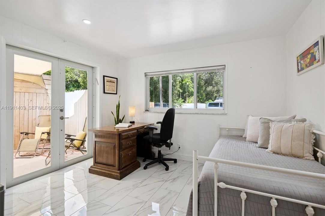 En Venta: $1,395,000 (5 camas, 3 baños, 2266 Pies cuadrados)