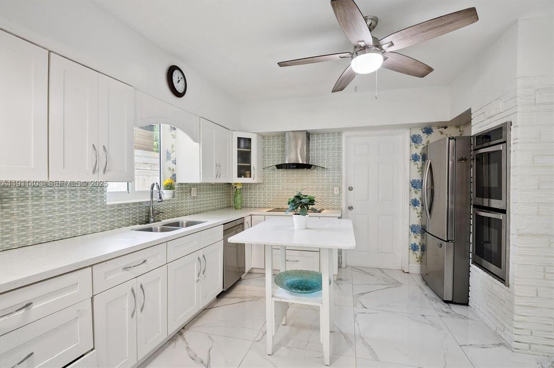 En Venta: $1,395,000 (5 camas, 3 baños, 2266 Pies cuadrados)