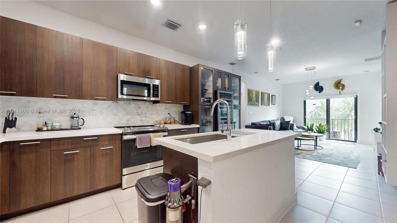 Active With Contract: $505,000 (3 beds, 2 baths, 1124 Square Feet)