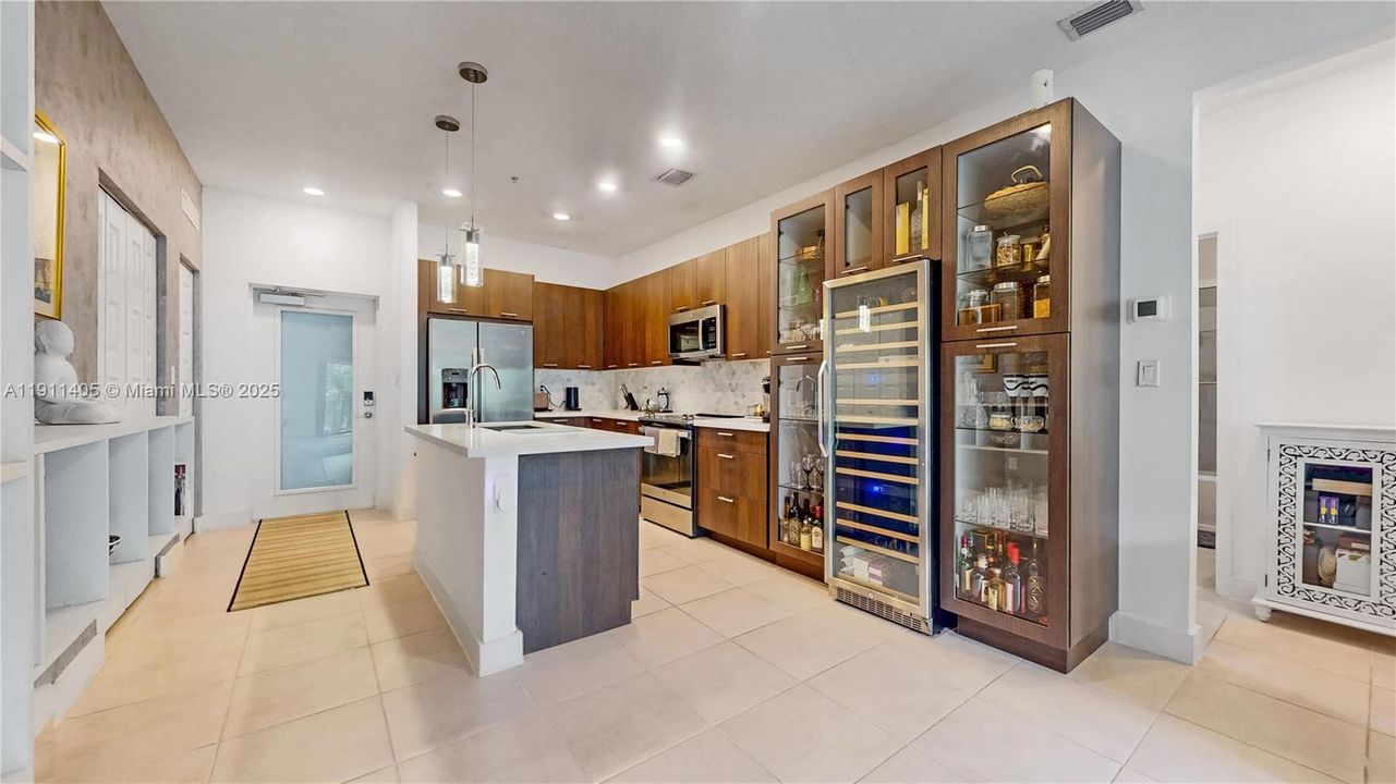 Active With Contract: $505,000 (3 beds, 2 baths, 1124 Square Feet)