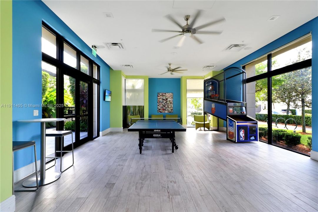 Active With Contract: $505,000 (3 beds, 2 baths, 1124 Square Feet)