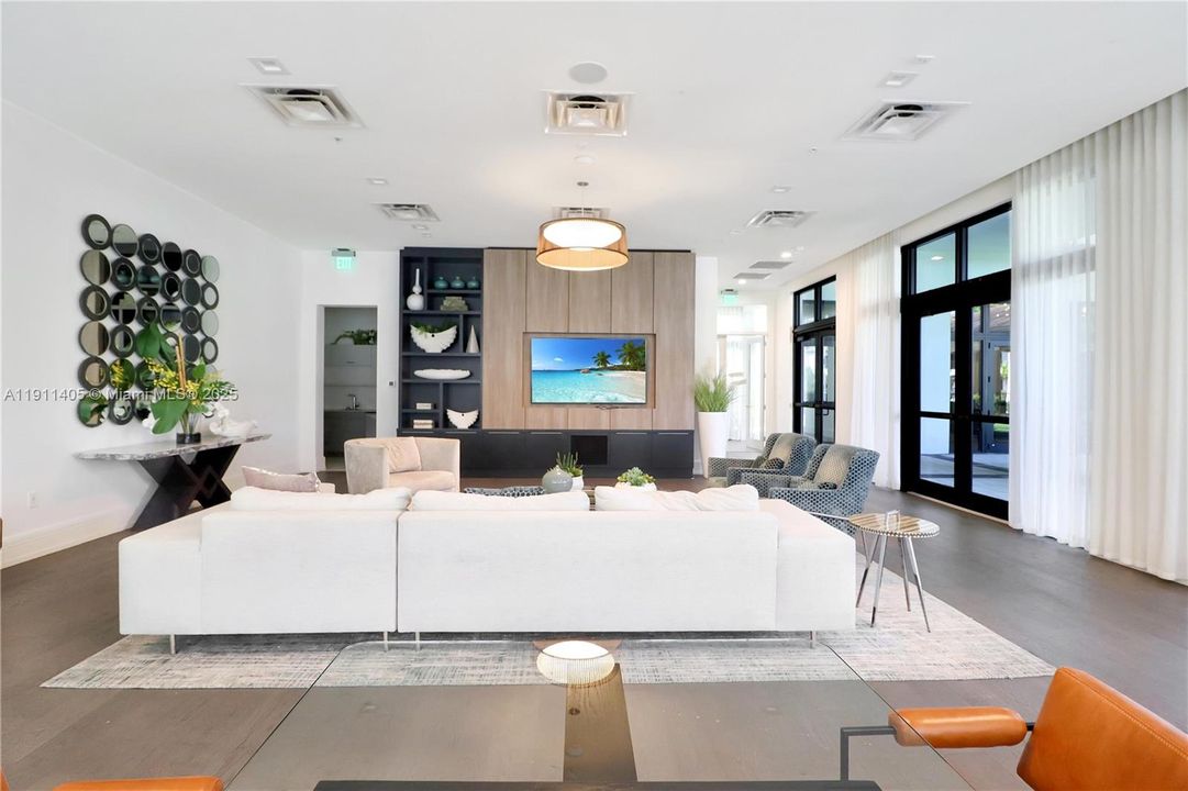 Active With Contract: $505,000 (3 beds, 2 baths, 1124 Square Feet)