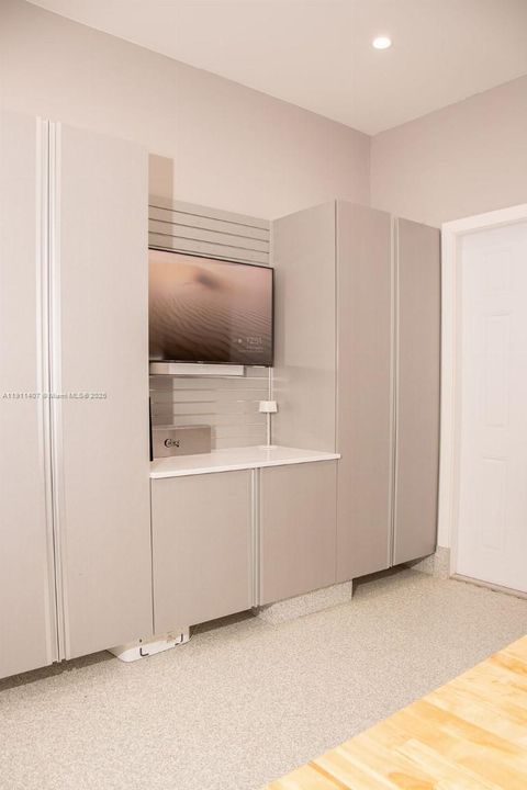 For Sale: $3,975,000 (4 beds, 4 baths, 3451 Square Feet)