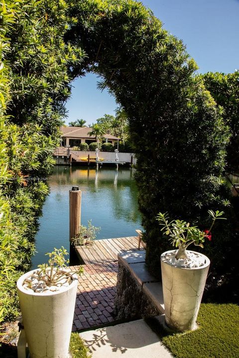 For Sale: $3,975,000 (4 beds, 4 baths, 3451 Square Feet)