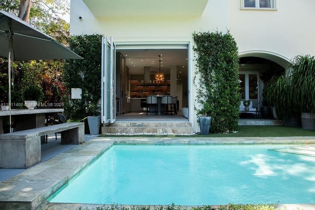 For Sale: $3,975,000 (4 beds, 4 baths, 3451 Square Feet)