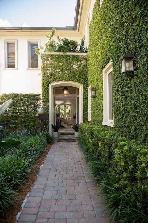 For Sale: $3,975,000 (4 beds, 4 baths, 3451 Square Feet)