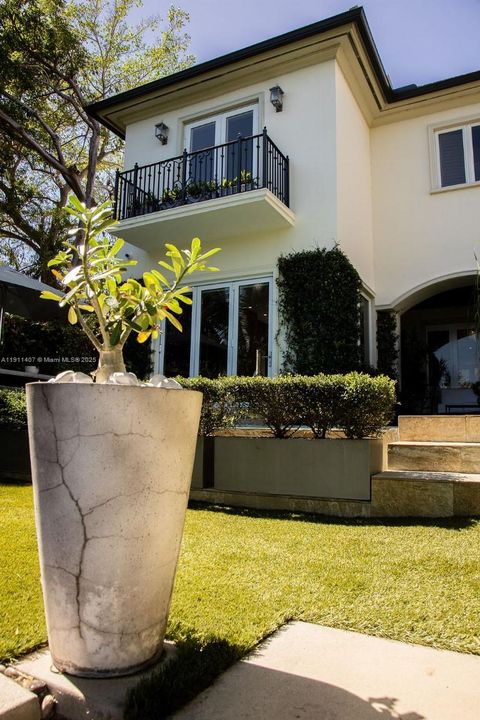 For Sale: $3,975,000 (4 beds, 4 baths, 3451 Square Feet)