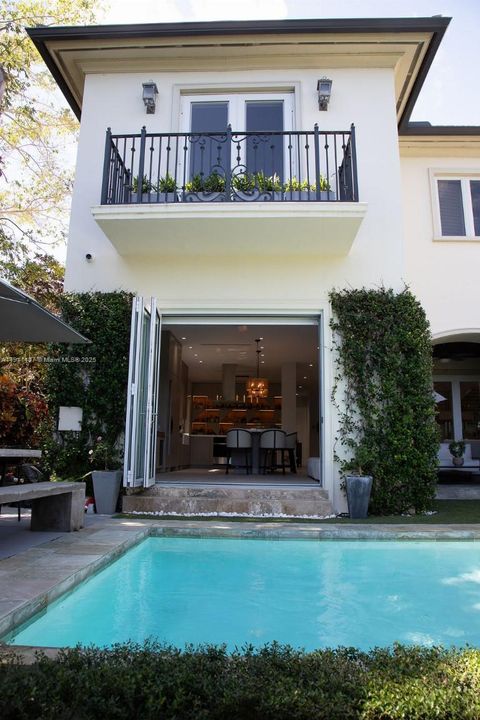 For Sale: $3,975,000 (4 beds, 4 baths, 3451 Square Feet)