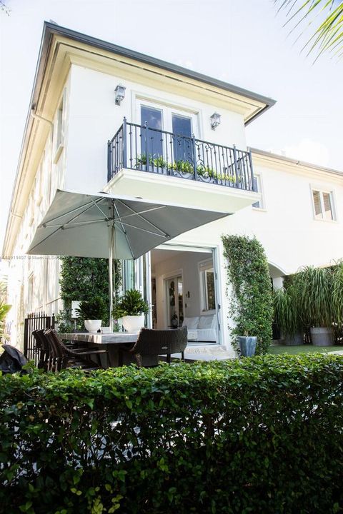 For Sale: $3,975,000 (4 beds, 4 baths, 3451 Square Feet)